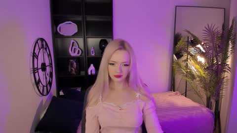 Snapshot of emily_air chatting on 09/26/25, 08:24 Emily online show from 09/26/25, 08:24