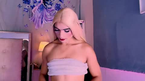 Snapshot of emily_castillo1_ chatting on 06/07/26, 05:22 emily_castillo1_ online show from 06/07/26, 05:22