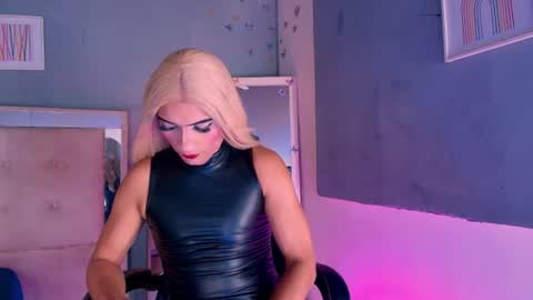 Snapshot of emily_castillo1_ chatting on 07/02/26, 05:57 emily_castillo1_ online show from 07/02/26, 05:57