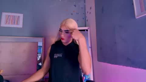 Snapshot of emily_castillo1_ chatting on 07/06/26, 04:53 emily_castillo1_ online show from 07/06/26, 04:53