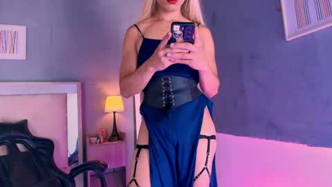 Snapshot of emily_castillo1_ chatting on 07/10/26, 07:01 emily_castillo1_ online show from 07/10/26, 07:01