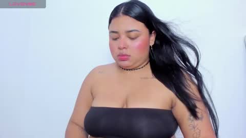 Snapshot of emily_cooper20_ chatting on 01/16/25, 05:21 Emily online show from 01/16/25, 05:21