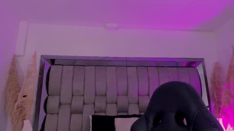 Emily online show from 11/12/25, 01:11