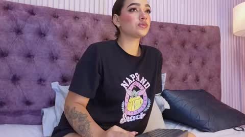 Snapshot of emily_foxyy chatting on 09/14/25, 08:46 Emily online show from 09/14/25, 08:46