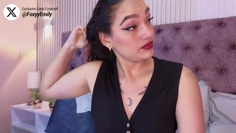 Snapshot of emily_foxyy chatting on 10/20/25, 08:09 Emily online show from 10/20/25, 08:09