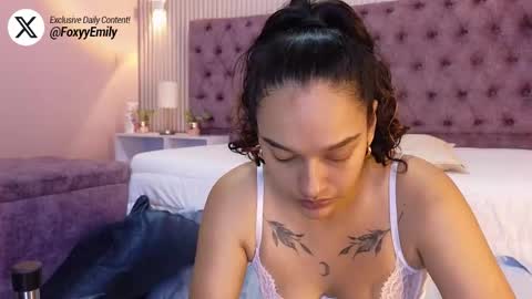 Snapshot of emily_foxyy chatting on 11/29/25, 07:06 Emily online show from 11/29/25, 07:06