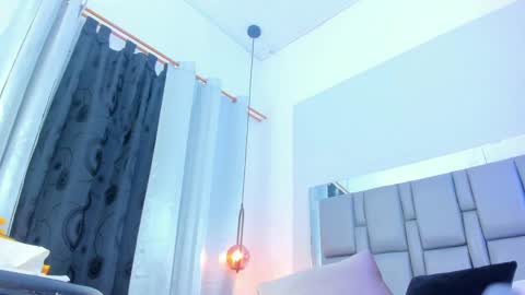 Emi  online show from 01/10/25, 04:51