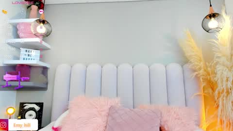 Snapshot of emily_hill___ chatting on 01/17/25, 12:20 EMILY Monday 5-2 am From Tuesday to Friday5-1 am Colombia time online show from 01/17/25, 12:20