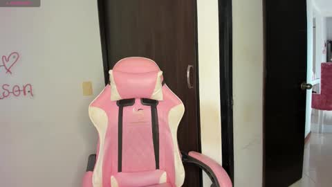 Snapshot of emily_huddson_ chatting on 12/25/24, 04:32 independet model online show from 12/25/24, 04:32