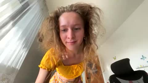 Snapshot of emily_in_parisss chatting on 10/08/25, 07:28 Emily  online show from 10/08/25, 07:28