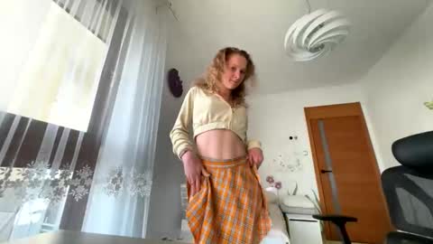 Snapshot of emily_in_parisss chatting on 10/14/25, 10:38 Emily  online show from 10/14/25, 10:38