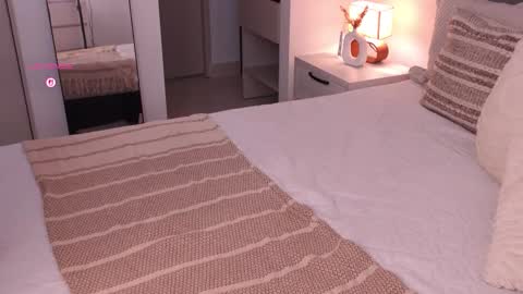 Snapshot of emily_johnson1 chatting on 09/18/25, 10:23 Juliana online show from 09/18/25, 10:23