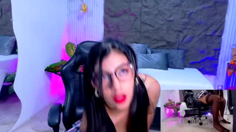 Snapshot of emily_jones3 chatting on 05/29/26, 02:15 Emily online show from 05/29/26, 02:15