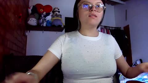 Snapshot of emily_katz chatting on 01/26/25, 03:47 Julieta online show from 01/26/25, 03:47