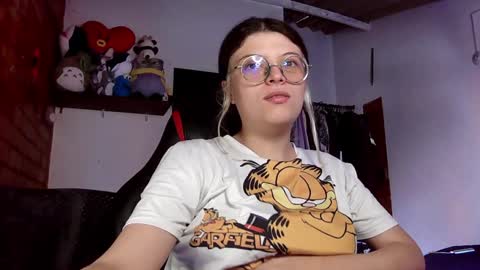 Snapshot of emily_katz chatting on 02/01/25, 06:08 Julieta online show from 02/01/25, 06:08