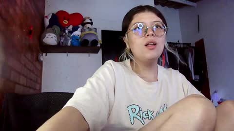 Snapshot of emily_katz chatting on 02/08/25, 07:16 Julieta online show from 02/08/25, 07:16