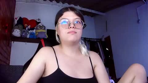 Snapshot of emily_katz chatting on 02/18/25, 06:26 Julieta online show from 02/18/25, 06:26