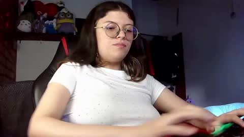 Snapshot of emily_katz chatting on 02/26/25, 10:31 Julieta online show from 02/26/25, 10:31