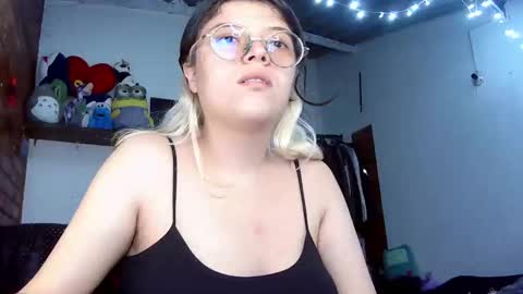 Snapshot of emily_katz chatting on 03/07/25, 07:16 Julieta online show from 03/07/25, 07:16