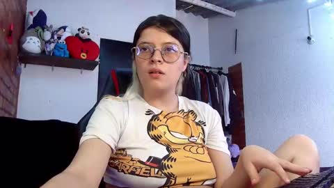 Snapshot of emily_katz chatting on 03/10/25, 06:01 Julieta online show from 03/10/25, 06:01