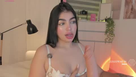 EmilyKenner  Independent model  online show from 05/25/26, 11:27