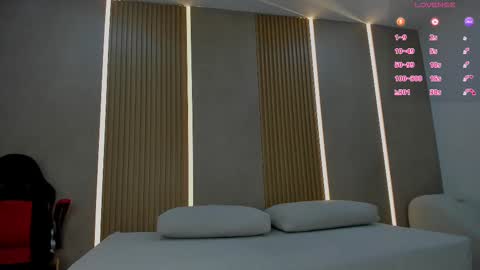 emily_kovac online show from 11/18/25, 12:09