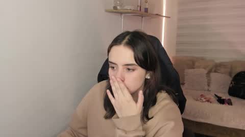 emily_lindey online show from 10/19/25, 03:18