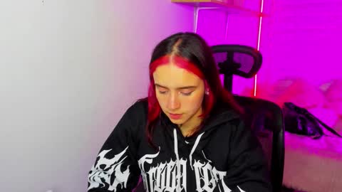 emily_lindey online show from 12/01/25, 03:11