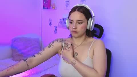 Snapshot of emily_lindey_ chatting on 02/24/26, 06:55 Emily Lindey online show from 02/24/26, 06:55