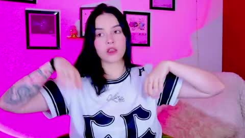 Snapshot of emily_lindey_ chatting on 07/16/26, 06:41 Emily Lindey online show from 07/16/26, 06:41