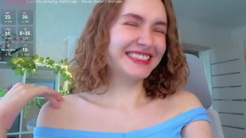 Snapshot of emily_lune chatting on 05/18/26, 01:45 Emily online show from 05/18/26, 01:45