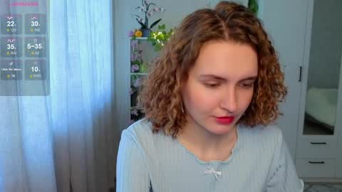 Snapshot of emily_lune chatting on 05/28/26, 01:58 Emily online show from 05/28/26, 01:58