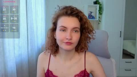 Snapshot of emily_lune chatting on 06/03/26, 04:48 Emily online show from 06/03/26, 04:48