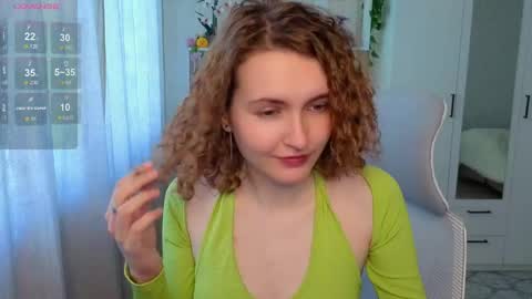 Snapshot of emily_lune chatting on 06/04/26, 02:28 Emily online show from 06/04/26, 02:28