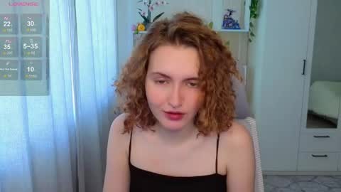 Snapshot of emily_lune chatting on 06/07/26, 05:00 Emily online show from 06/07/26, 05:00