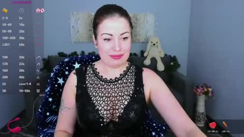 Snapshot of emily_midlton chatting on 12/16/25, 02:55 Emily online show from 12/16/25, 02:55