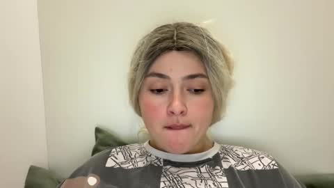 emily_morning_dew online show from 10/29/25, 08:32