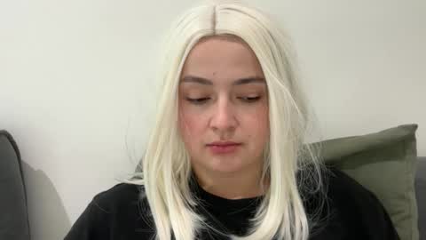 emily_morning_dew online show from 11/10/25, 07:40