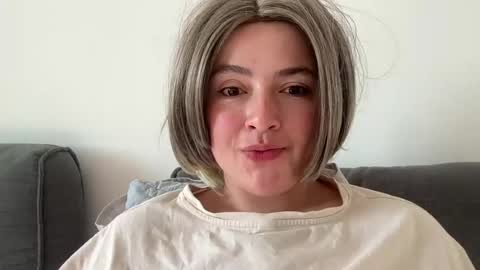 Snapshot of emily_morning_dew chatting on 07/15/26, 04:40 emily_morning_dew online show from 07/15/26, 04:40