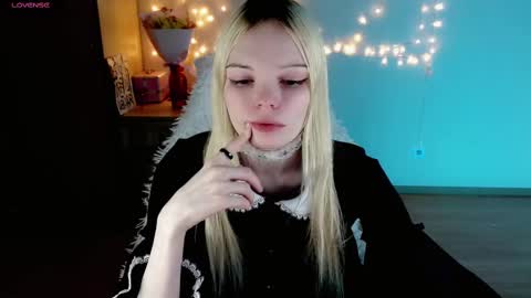 Lia online show from 02/24/25, 10:47