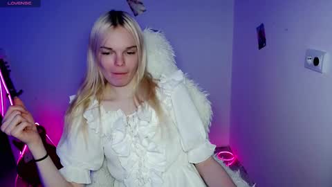 Lia online show from 12/19/25, 03:41