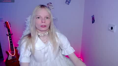 Snapshot of emily_nyaffe chatting on 03/06/26, 10:45 Lia online show from 03/06/26, 10:45