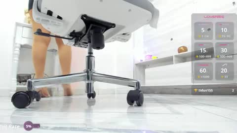 Snapshot of emily_ospina chatting on 11/23/25, 04:51 emili online show from 11/23/25, 04:51