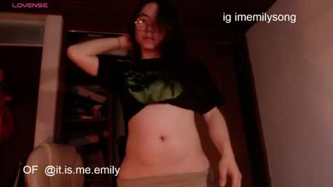 Snapshot of emily_pearl_ chatting on 06/19/26, 10:24 emily_pearl_ online show from 06/19/26, 10:24