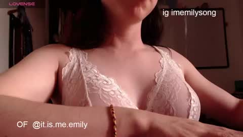 Snapshot of emily_pearl_ chatting on 07/08/26, 10:47 emily_pearl_ online show from 07/08/26, 10:47