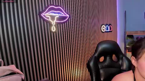 Emily  online show from 12/04/25, 04:44