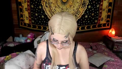 Snapshot of emily_salvatore chatting on 02/08/25, 02:26 emily_salvatore online show from 02/08/25, 02:26