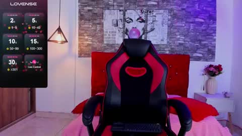 Snapshot of emily_sc chatting on 02/21/25, 01:44 emily_sc online show from 02/21/25, 01:44