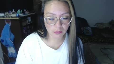 Snapshot of emily_sexy69 chatting on 09/26/25, 06:17 Emily online show from 09/26/25, 06:17