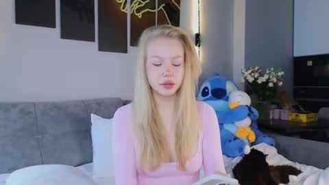 Snapshot of emily_shepard chatting on 02/16/26, 05:14 emily shepard online show from 02/16/26, 05:14